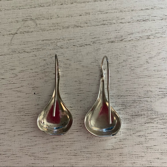 🧡 Silver Teardrop Earrings - Picture 3 of 7